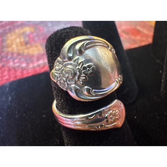 Vintage WM Rogers Oneida Silver Plated Rose Flower Old Spoon Ring Adjustable - Picture 1 of 6